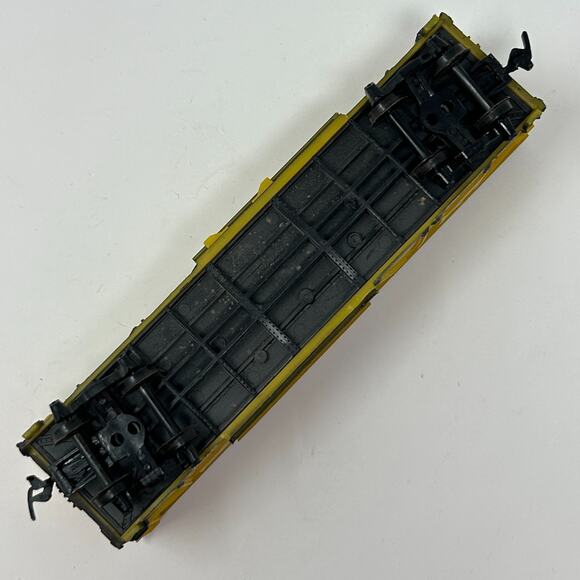 MKT The Katy HO Gauge Livestock Cattle Car Scale Model Train Life Like Yellow - Picture 4 of 8